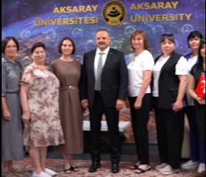 Moldova Cumhuriyeti Gagavuz Dili Öğretmenlerine Yönelik Verilen Eğitim Sonunda Katılımcılara Belgeleri Dağıtıldı.
