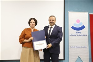 Moldova Cumhuriyeti Gagavuz Dili Öğretmenlerine Yönelik Verilen Eğitim Sonunda Katılımcılara Belgeleri Dağıtıldı.