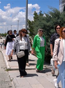 Moldova Cumhuriyeti Gagavuz Dili Öğretmenlerine Yönelik Verilen Eğitim Sonunda Katılımcılara Belgeleri Dağıtıldı.