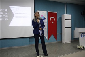Eğitim Fakültesinde Öğretmenlik Meslek Etiği ve Akademik Dürüstlük Konferansı Düzenlendi