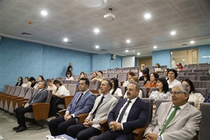 Moldova Cumhuriyeti Gagavuz Dili Öğretmenlerine Yönelik Verilen Eğitim Sonunda Katılımcılara Belgeleri Dağıtıldı.