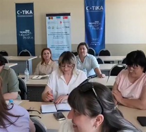 Moldova Cumhuriyeti Gagavuz Dili Öğretmenlerine Yönelik Verilen Eğitim Sonunda Katılımcılara Belgeleri Dağıtıldı.