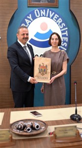 Moldova Cumhuriyeti Gagavuz Dili Öğretmenlerine Yönelik Verilen Eğitim Sonunda Katılımcılara Belgeleri Dağıtıldı.