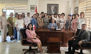 Moldova Cumhuriyeti Gagavuz Dili Öğretmenlerine Yönelik Verilen Eğitim Sonunda Katılımcılara Belgeleri Dağıtıldı.